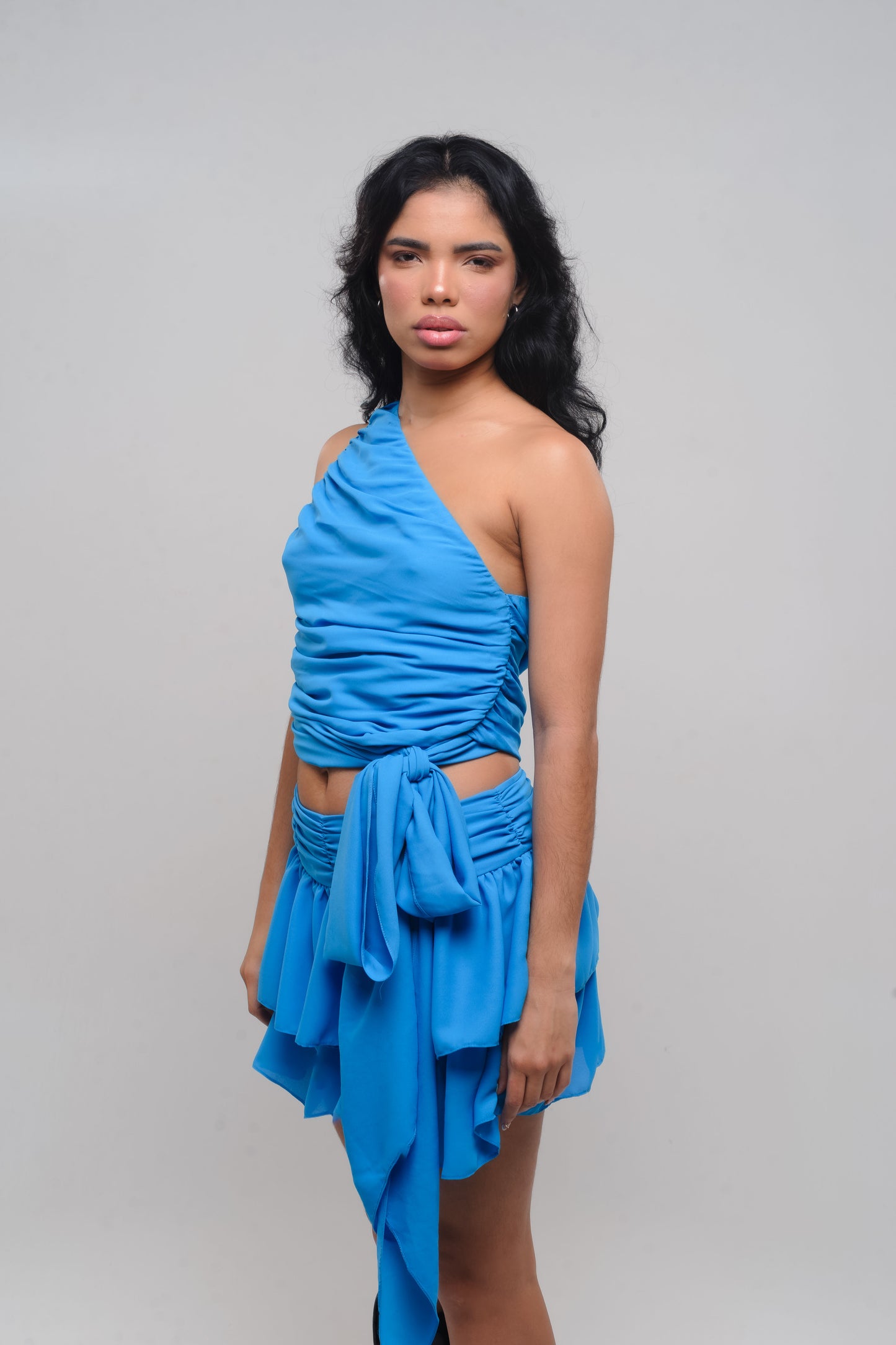 blusa drap laço