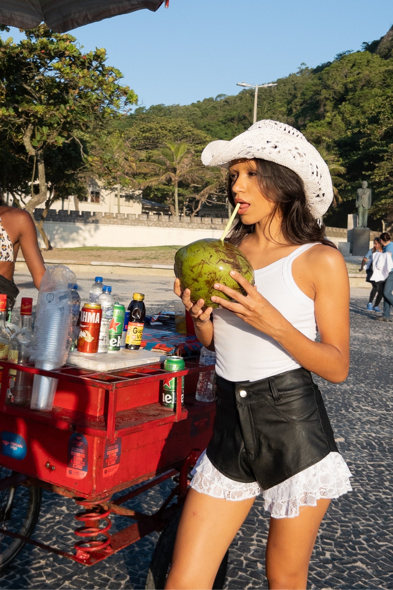 short couro beijos & tapas – xis